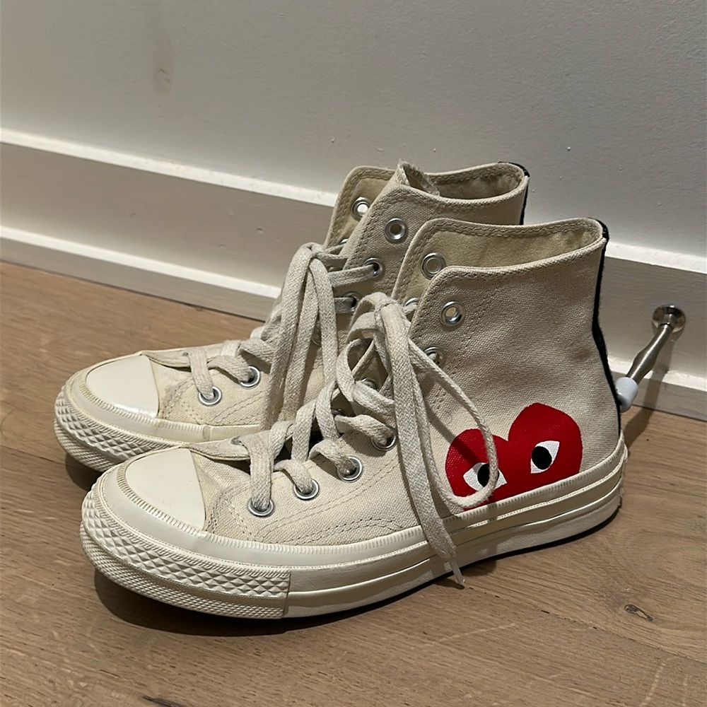 CDG converse (women’s or men’s)